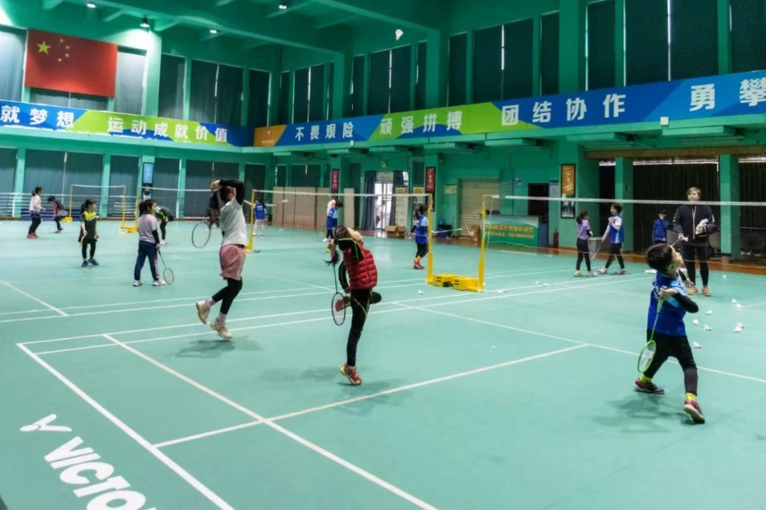 儿童如何在游戏中学习篮球技术_2